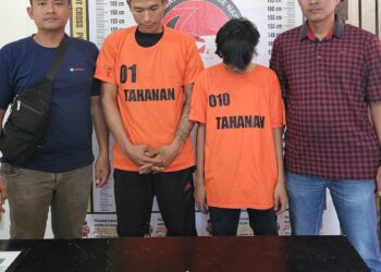 Foto kedua tersangka dan barang bukti yang diamankan Polsek Bosar Maligas.