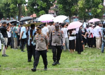 Ratusan personel Polres Pematangsiantar amankan kampanye terbuka pasangan calon Wali Kota dan Wakil Wali Kota Nomor Urut 01, pada Minggu (17/11/2024), sekira pukul 13.00 WIB, di Lapangan Haji Adam Malik Pematangsiantar.