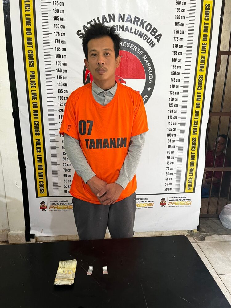 Foto pelaku dan barang bukti yang diamankan Sat Narkoba Polres Simalungun.