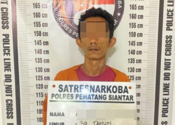 Foto pelaku yang diamankan Tim Opsnal Sat Resnarkoba Polres Pematangsiantar.