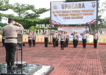 Polres Simalungun adakan Upacara Penghargaan dan Purnabakti, menghormati dedikasi personel berprestasi.