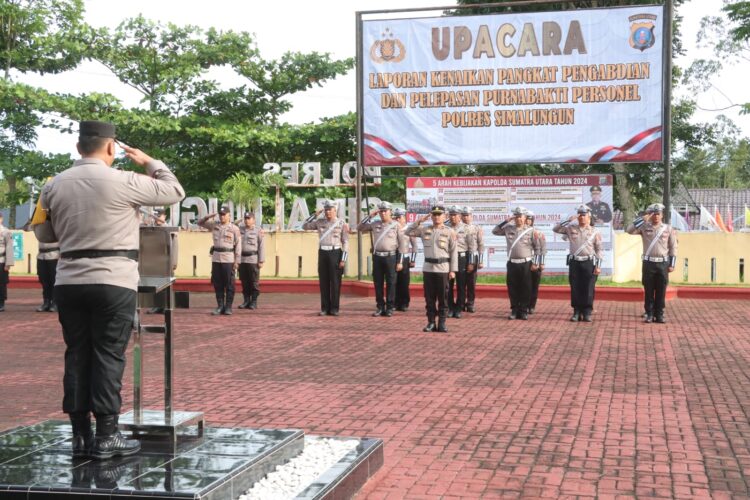 Polres Simalungun adakan Upacara Penghargaan dan Purnabakti, menghormati dedikasi personel berprestasi.