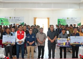 Bupati Humbahas, Dosmar Banjarnahor, S.E, hadiri kegiatan Kementerian ESDM, menyerahkan bantuan Alsintan sebanyak 1.182 unit pompa air, paket program konversi BBM ke BBG bagi para petani di Humbahas, hasil aspirasi anggota DPR RI, Ir. Lamhot Sinaga.