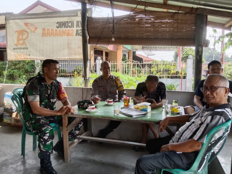 Bhabinkamtibmas Kelurahan Sukamaju, AIPDA Adilman Manalu, melaksanakan sambaing, di warung milk warga, Bapak R. Siringoringo, di Jalan Durian, Kelurahan Sukamaju, Kecamatan Siantar Marihat, Kota Pematangsiantar, pada Jumat (08/11/2024) pagi, pukul 10.00 WIB.