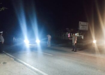 Polsek Tanah Jawa melaksanakan Blue Light Patrol, yang bertujuan untuk mencegah kegiatan balap liar dan meningkatkan keamanan di wilayah hukumnya.