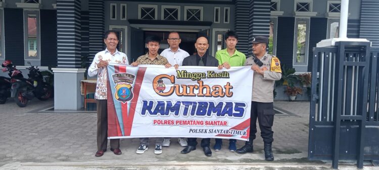 Polres Pematangsiantar melaksanakan Minggu Kasih Curhat Kamtibmas dengan menyambagi para jemaat untuk menampung, mendengar dan menjawab keluhan warga, di Gereja - gereja wilayah Kota Pematangsiantar, pada Minggu (24/11/2024).