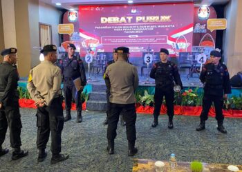 Polres Pematangsiantar bersama Detasemen Gegana Sat Brimob Polda Sumut, sterilisasi lokasi debat publik Calon Wali Kota dan Wakil Wali Kota Pematangsiantar, di Hotel Grand Zuri Pematangsiantar, Senin (4/11/2024) siang, sekitar pukul 11.30 WIB.