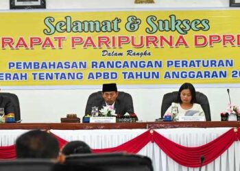 Bupati Humbahas, Dosmar Banjarnahor, S.E, sampaikan Nota Jawaban Atas Pemandangan Umum Fraksi-Fraksi DPRD terhadap nota pengantar keuangan R-APBD tahun 2025 dalam rapat Paripurna DPRD Humbahas, Rabu (20/11/2024).