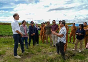 Duta Besar Belanda untuk Indonesia, Marc Gerritsen, mengunjungi lokasi Food Estate, di Desa Hutajulu dan TSTH2, Desa Aek Nauli yang ada di Kecamatan Pollung, Selasa (26/11/2024).