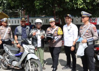 Polres Pematangsiantar melalui Satuan Lalulintas (Sat Lantas) melaksanakan Operasi Gabungan Kepatuhan Pajak Kendaraan Bermotor, di Jl. Merdeka, depan SMP Negeri 1, Kelurahan Pahlawan, Kecamatan Siantar Timur, Kota Pematangsiantar.