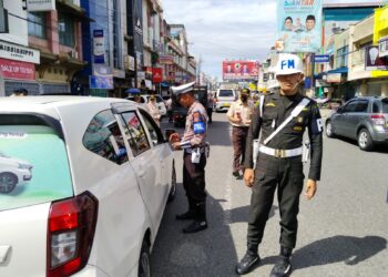 Polres Pematangsiantar melalui Satuan Lalulintas (Sat Lantas) melaksanakan Operasi Gabungan Kepatuhan Pajak Kendaraan Bermotor, di Jalan Sutomo, tepat di depan Ramayana, Kelurahan Pahlawan, Kecamatan Siantar Timur, Kota Pematangsiantar.