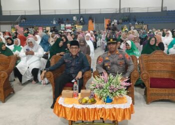 Kapolsek Sianțar Timur, IPTU Edy J.J Manalu SH, MH, hadiri Tabligh Akbar dan Milad - 94 Al Jam'iyatul Wasliyah, di Auditorium GOR Kota Pematangsiantar, Jl. Merdeka, Kelurahan Pardomuan, Kecamatan Siantar Timur, pada Minggu (3/11/2024), sekira pukul 09.40 WIB.
