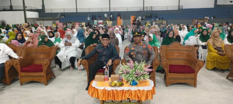 Kapolsek Sianțar Timur, IPTU Edy J.J Manalu SH, MH, hadiri Tabligh Akbar dan Milad - 94 Al Jam'iyatul Wasliyah, di Auditorium GOR Kota Pematangsiantar, Jl. Merdeka, Kelurahan Pardomuan, Kecamatan Siantar Timur, pada Minggu (3/11/2024), sekira pukul 09.40 WIB.
