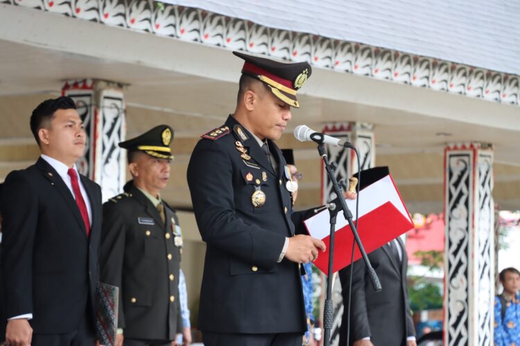 Kapolres Pematangsiantar, AKBP Yogen Heroes Baruno, SH, SIK, bertindak sebagai Inspektur Upacara (Irup), pada Minggu (10/11/2024) pagi, pukul 08.00 WIB, di Lapangan Adam Malik Kota Pematangsiantar.