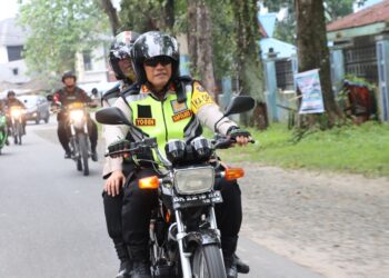 Kapolres Pematangsiantar, AKBP Yogen Heroes Baruno, S.H, S.I.K, mengecek lokasi Tempat Pemungutan Suara (TPS) dianggap rawan, Selasa (26/11/2024).