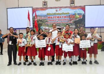 Foto bersama Bupati Humbang Hasundutan (Humbahas), Dosmar Banjarnahor, SE disela kegiatan.