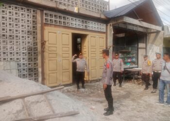 Polsek Siantar Utara gerebek lokasi diduga sarang Narkoba, di Jalan Sisingamangaraja, Kelurahan Bukit Sofa, Kecamatan Sianțar Utara, pada Jumat (1/11/2O24) sore lalu, sekira pukul 15.2O WIB.