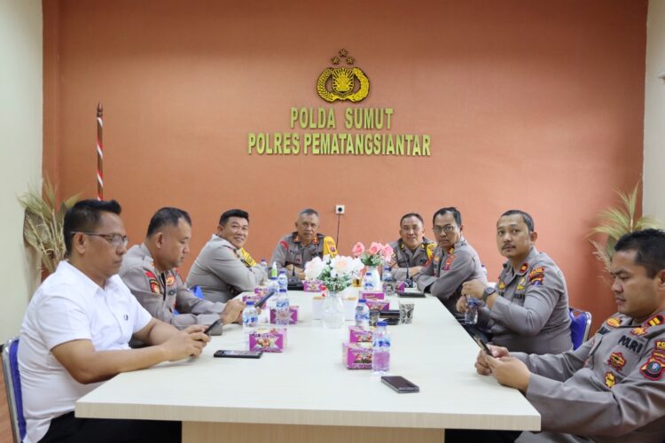 Wakapolres Pematangsiantar, AKBP Ahmad Wahyudi, mengikuti launching Gerakan Nasional Pangan Merah Putih menuju swasembada pangan berkelanjutan melalui zoom meeting, bertempat di Ruang Rupatama Polres Pematangsiantar, pada Rabu (6/11/2024) pagi, pukul :  09.00 WIB.