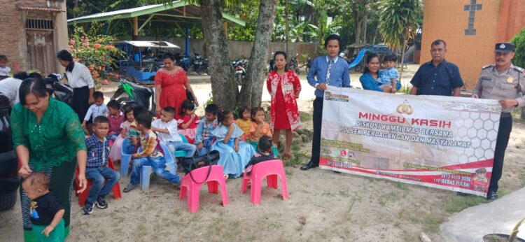 Polsek Perdagangan perkuat keamanan ibadah melalui Minggu Kasih, pada Minggu (17/11/2024), di Gereja – gereja lokal.