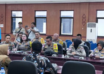 IPTU Jonni FH Sinaga, selaku Kasat Lantas Polres Simalungun, saat ikuti Rapat Keamanan, Keselamatan, Ketertiban, dan Kelancaran Lalu Lintas Angkutan Jalan (LLAJ) yang diselenggarakan di Aula Ir. Fahran Tanjung.M.STr, Kantor Dinas Perhubungan Provinsi Sumatera Utara, Medan, pada Kamis (21/11/2024).