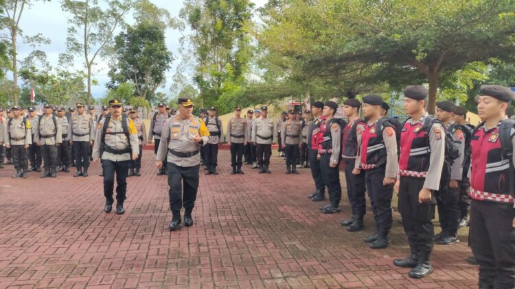 Apel dipimpin langsung oleh Kapolres Simalungun, AKBP Choky Sentosa Meliala, S.I.K., S.H., M.H, di Lapangan Apel Mako Polres Simalungun,  Selasa (26/11/2024).