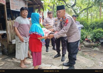 Polsek Tanah Jawa menggelar kegiatan sosial bertajuk "Jumat Berkah", di wilayah Nagori Balimbingan, Kecamatan Tanah Jawa, Kabupaten Simalungun.