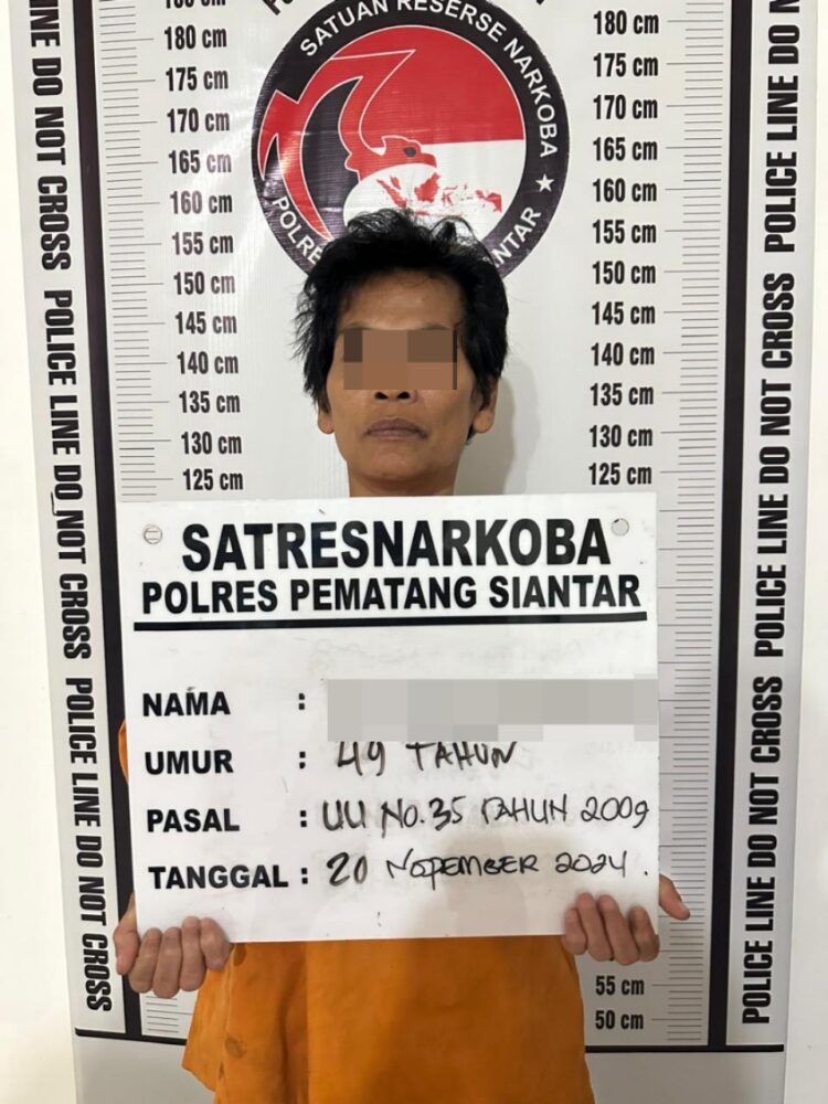 Foto pelaku yang diamankan Sat Narkoba Polres Pematangsiantar.