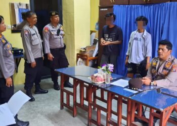 Satuan Binmas Polres Pematangsiantar melakukan pembinaan terhadap dua juru parkir (Jukir) liar, berinisial GS (23), dan CCH (27), pada Senin (16/12/2024) siang, pukul 11.00 WIB.