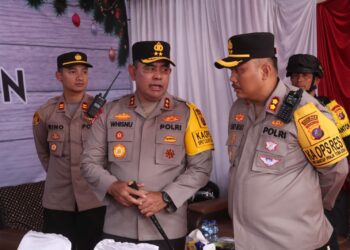 Kapolda Sumatera Utara, Irjen Pol Whisnu Hermawan Februanto, S.IK., M.H, melakukan kunjungan kerja ke Pos Pelayanan-2 Operasi Lilin Toba 2024 Polres Simalungun, di Parapat, pada Jumat (27/12/2024).