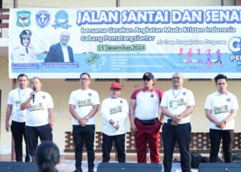 Menyemarakkan Camp Pemuda Tahun 2024, DPC GAMKI Kota Pematangsiantar menggelar jalan santai dan senam, di Kampus Universitas HKBP Nommensen Pematangsiantar (UHKNPNP), pada Minggu (15/12/2024) pagi, dimulai pukul 07.00 WIB.