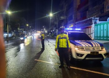 Personil Satlantas Polres Pematangsiantar melaksanakan kegiatan Blue Light Patrol atau BLP, Jumat (13/12/2024).