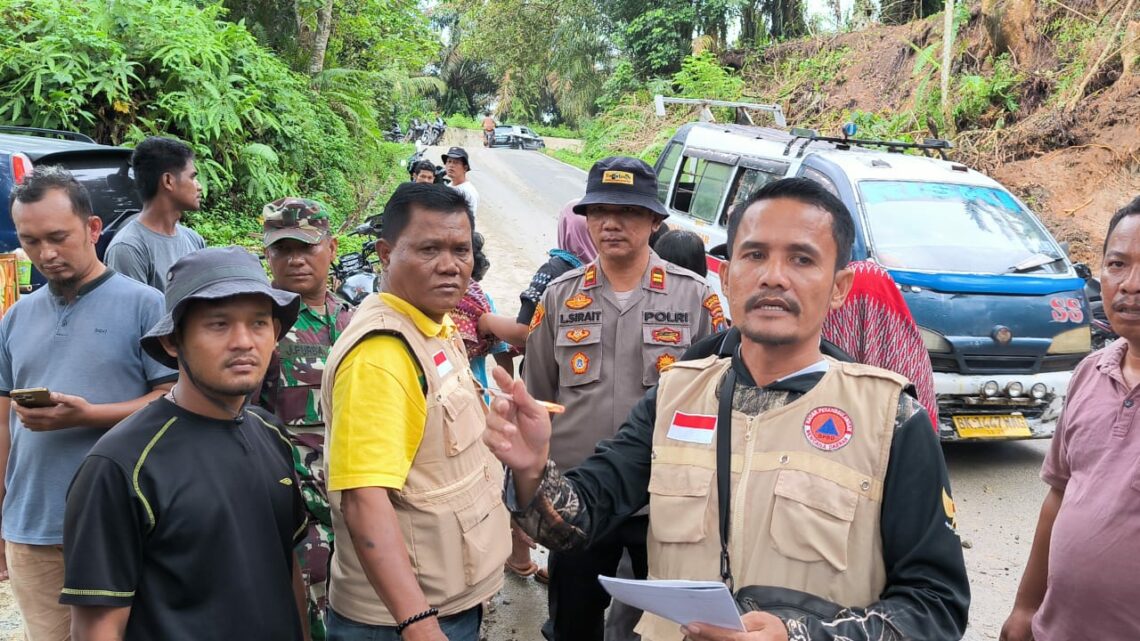 - Tim gabungan berhasil mengevakuasi dua korban banjir bandang, di aliran Sungai Bah Sombu, Nagori Bangun Raya, Kecamatan Raya Kahean, Kabupaten Simalungun.