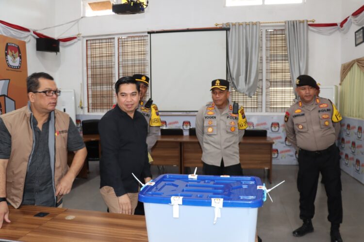 Kapolres Sianțar pastikan pengawalan Logistik Hasil Rekapitulasi Suara Pilkada Gubsu dan Wagubsu 2024 ke KPU Sumut aman.