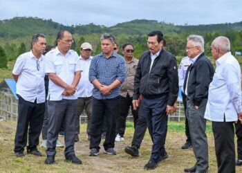 Ketua Dewan Ekonomi Nasional (DEN), Luhut Binsar Panjaitan dan Menteri Pendidikan Tinggi, Sains, dan Teknologi, Prof. Satryo Soemantri Brodjonegoro, melakukan Kunjungan Kerja (Kunker) ke Areal Pengembangan Food Estate) dan pembangunan Taman Sains Teknologi Herbal dan Hortikultura, di Kecamatan Pollung Humbang Hasundutan, Rabu (11/12/2024).