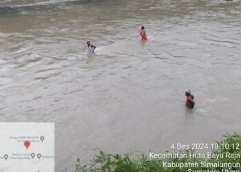 Pencarian korban di Sungai Tongguran Unong Manik, Huta V Nagori Pokan Baru, Kecamatan Huta Bayu Raja, Kabupaten Simalungun.