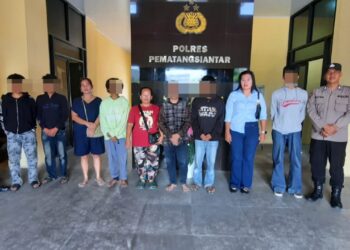 Pada Minggu (15/12/2024) dini hari, Timsus dan Shelter menemukan enam orang pemuda sedang kumpul - kumpul di Jalan Tangki, Kelurahan Nagapita, Kecamatan Sianțar Martoba.