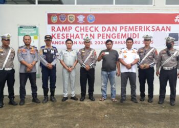 Foto bersama disela keegiatan.