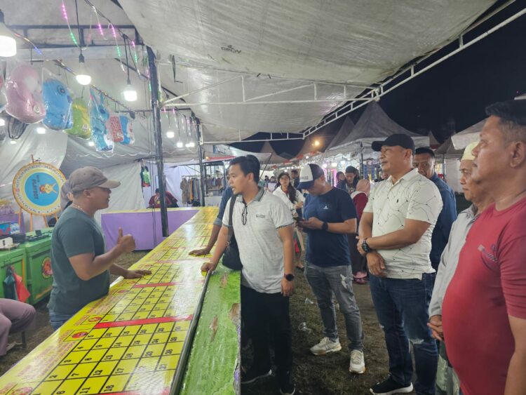 Polres Simalungun melakukan pengecekan langsung ke lokasi hiburan rakyat Pasar Malam, di Lapangan Bola Rambung Merah, Jl. H. Ulakma Sinaga Pematang Simalungun, Kecamatan Siantar, Kabupaten Simalungun, Sumatera Utara, pada Jumat (20/12/2024) pukul 21.00 WIB.