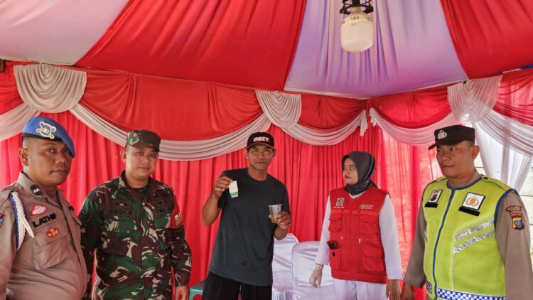 Polres Simalungun melaksanakan tes urine terhadap awak angkutan darat pada Operasi Lilin Toba 2024.