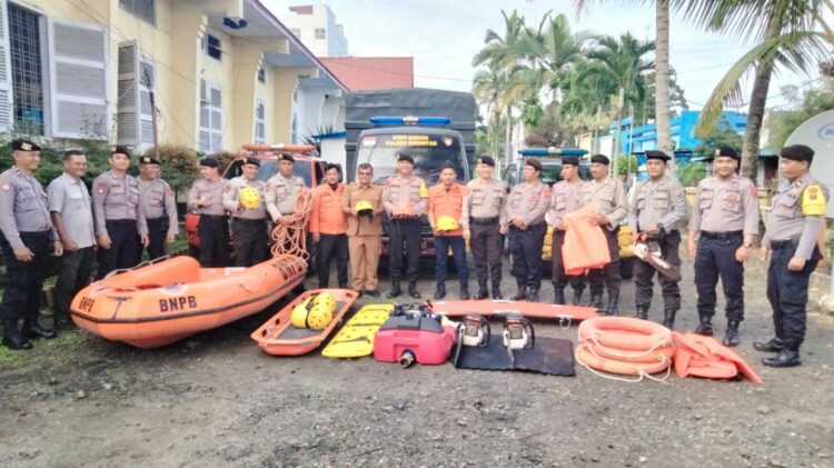 Foto bersama disela kegiatan.