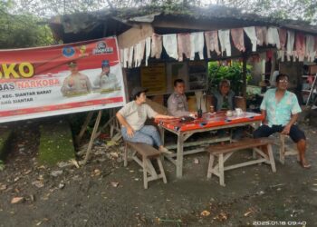 Bhabinkamtibmas, AIPTU Alexander dan AIPTU Welliinton Nababan, melaksanakan patroli Kampung Bebas Narkoba, di Jalan Jawa, Kelurahan Bantan, Kecamatan Siantar Barat, Kota Pematangsiantar, pada Sabtu (18/1/2025) pagi, sekitar pukul : 09 40 WIB.