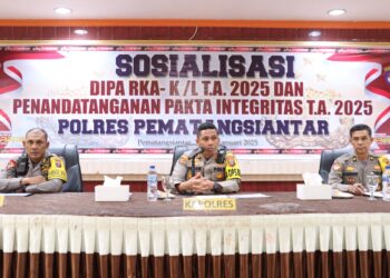 Kapolres Pematangsiantar, AKBP Yogen Heroes Baruno SH, SIK, pimpin jalannya sosialisasi DIPA RKA/K-L T.A 2025, di Aula Widya Satya Brata Polres Pematangsiantar, pada Rabu (8/1/2025) pagi, pukul 08.00 WIB.