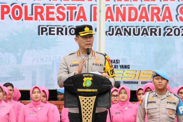 AKBP Ronald Fredy Christian Sipayung, naik pangkat satu tingkat lebih tinggi, menjadi Komisaris Besar Polisi (Kombes Pol).