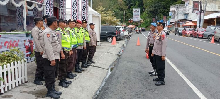 Personel Polres Simalungun siap siaga amankan arus balik libur Tahun Baru di Pos Yan-II Pantai Bebas Parapat.