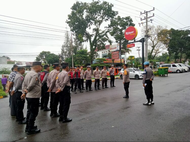 Polres Simalungun menggelar apel pagi, pada Sabtu (18/1/2025) untuk mempersiapkan pengamanan malam minggu dalam mengantisipasi balap liar, geng motor, dan kemacetan lalu lintas di wilayah hukumnya.