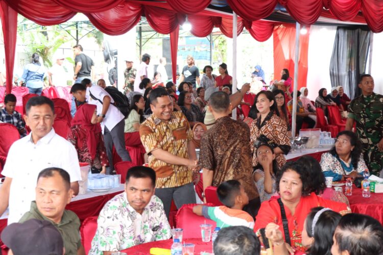 Kapolres Pematangsiantar, AKBP Yogen Heroes Baruno SH, SIK, menghadiri Open House Ketua DPRD Kota Pematangsiantar, Timbul M. Lingga, di Rumah Dinas Ketua DPRD, Kompleks Dinas Perhubungan, Jl. Sisingamangaraja Kota Pematangsiantar, pada Sabtu (18/1/2025), pukul : 12.00 WIB.