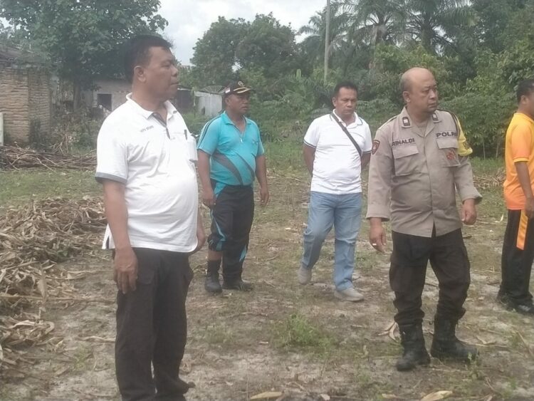 Kapolsek Tanah Jawa beserta jajaran Polres Simalungun melakukan persiapan lahan ketahanan pangan untuk mendukung program yang dicanangkan Presiden Prabowo Subianto.