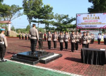 Polres Simalungun menggelar upacara serah terima jabatan yang dipimpin langsung oleh Kapolres Simalungun, AKBP Choky Sentosa Meliala, S.I.K., S.H., M.H, pada Jumat (31/1/2025) pagi.