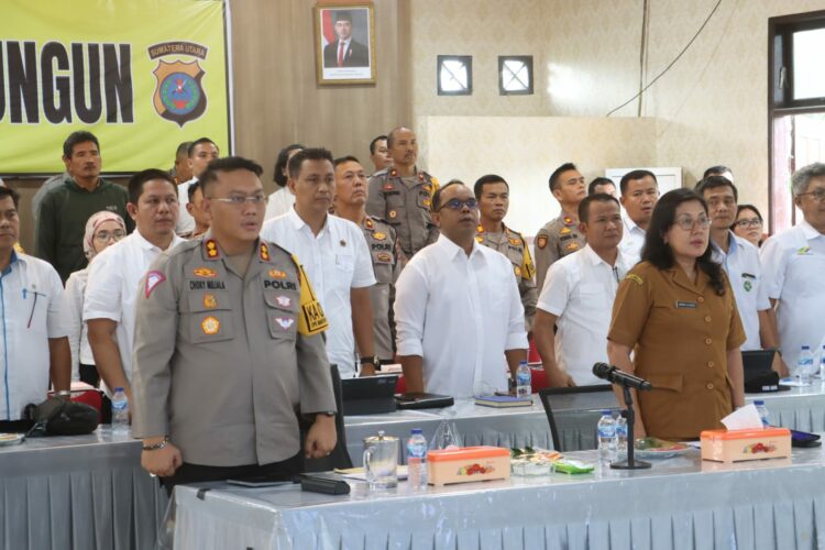 Kapolres Simalungun, AKBP Choky Sentosa Meliala, S.I.K., S.H., M.H, mengikuti Rapat Koordinasi Gugus Tugas Ketahanan Pangan Polri, bersama Kementerian Pertanian Republik Indonesia yang diselenggarakan secara daring, pada Senin (13/1/2025.