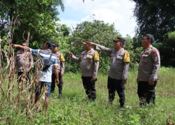 Kapolres Pematangsiantar, AKBP Yogen Heroes Baruno SH, SIK, tinjau lahan persiapan penanaman jagung serentak 1 hektar lahan, pada Selasa (7/1/2025) siang, sekira pukul 11.00 WIB.